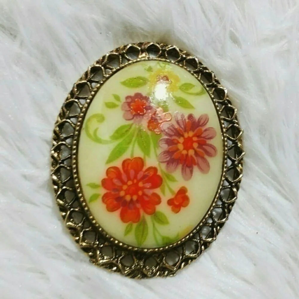 Vintage Baked Acrylic Brassy Floral Oval Scarf Pin